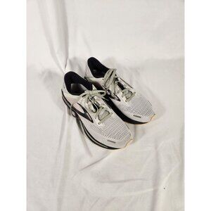 Brooks Women Shoes in White and Black